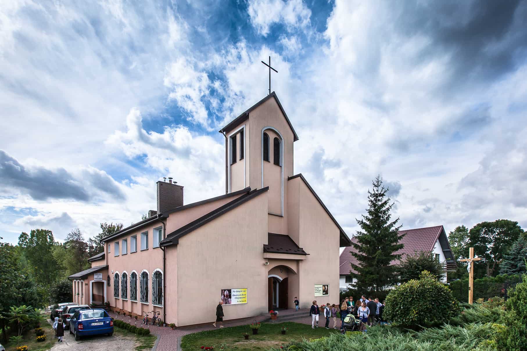 kościół św. o. Pio w Rudniku latem